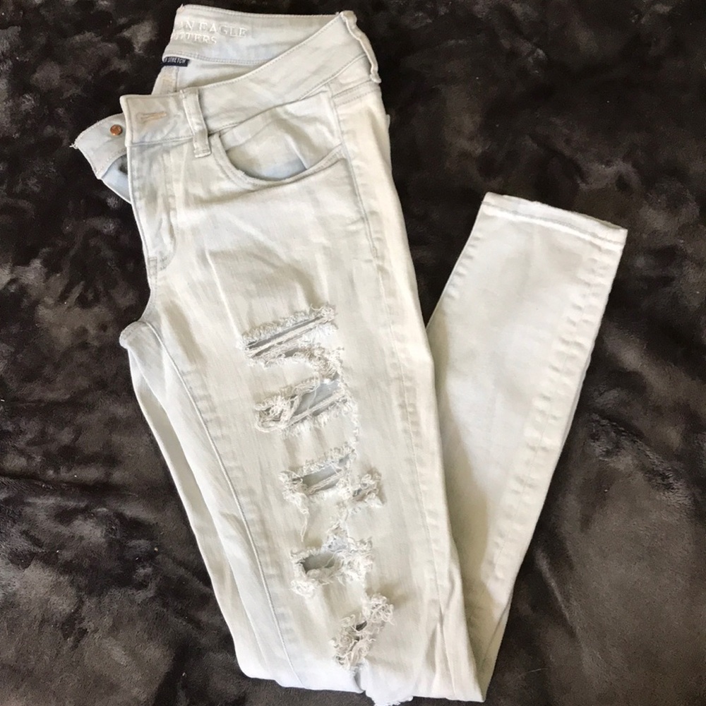 AE Distressed Light Wash Jegging